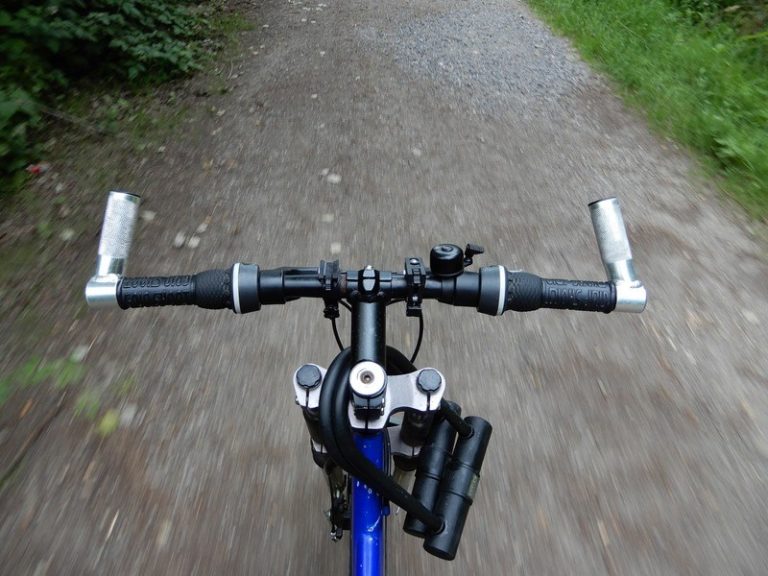 Cute: 8-jarig jongetje fietst 200 kilometer om vriendinnetje te zien