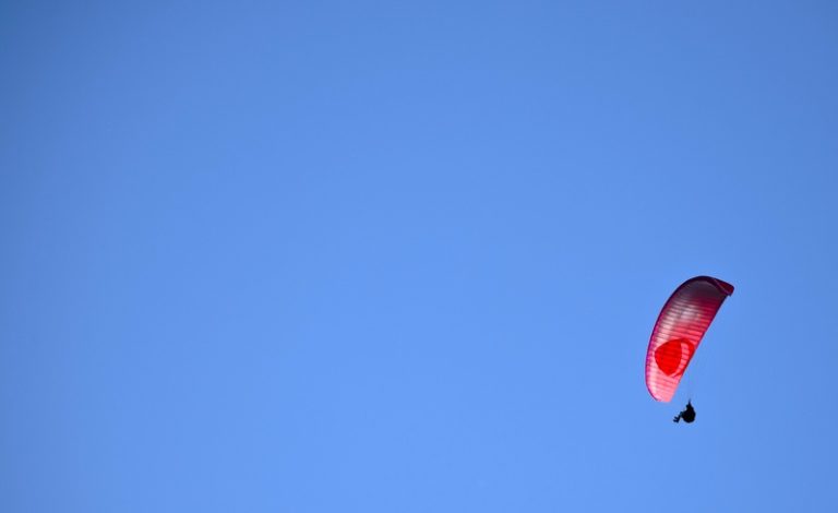 Neergestorte paraglider is in werkelijkheid een tros ballonnen