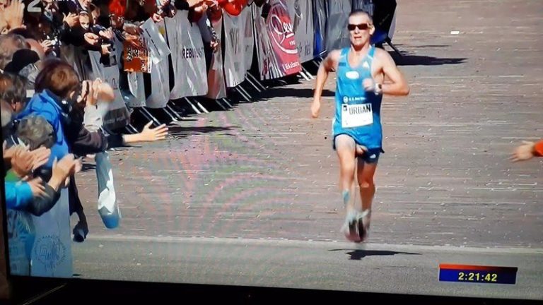 Marathonloper geeft iets te veel van zichzelf bloot