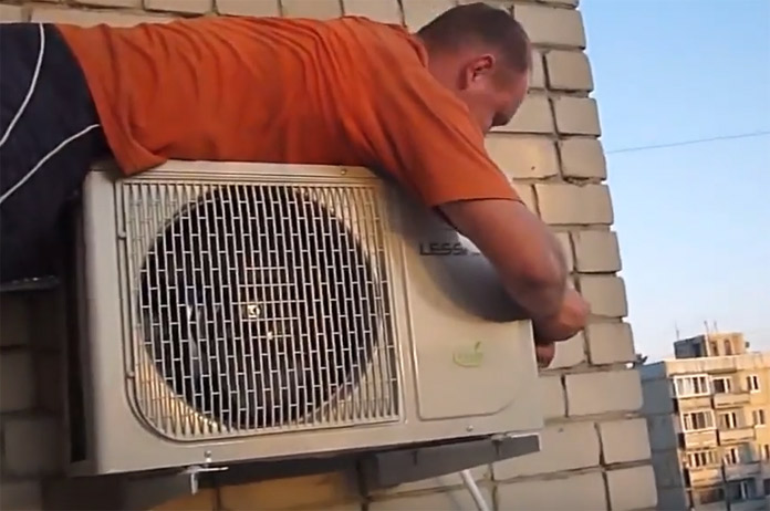 Gestoord: zo repareert deze waaghals airco op zevende verdieping (video)