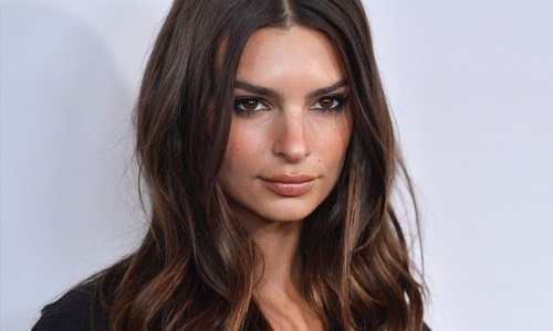 Emily Ratajkowski shows bosom at 6 months of pregnancy.  Fans don’t believe their eyes: “They’re growing so fast!”  (photo)