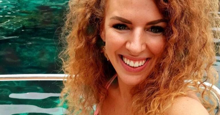 Candice uit ‘Blind Getrouwd’ waagt zich in badpak aan sprong van klif: “Straffe vrouw!” (video)